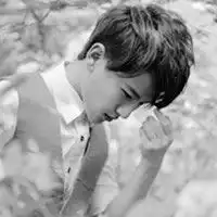 男生伤感黑白qq头像一些人,只能做过客