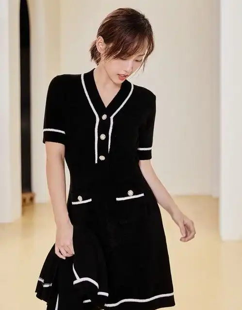 这竟然是辣妈张嘉倪黑色系穿搭性感又帅气,不愧是有品味的女人