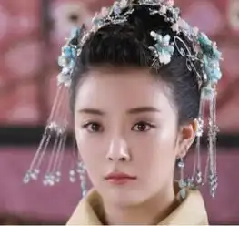 这些女星头上戴满发饰,张钧甯美如精灵,杨幂成为经典