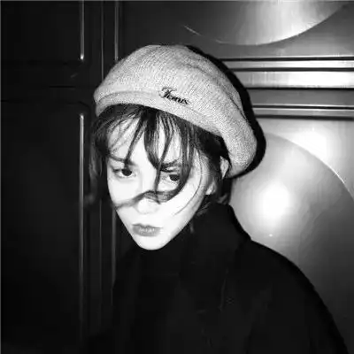 头像世间久别皆会相遇