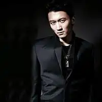 帅哥西装微信图像微信头像图片大全