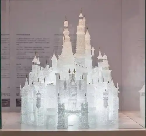 熊孩子打闹,毁了迪士尼城堡