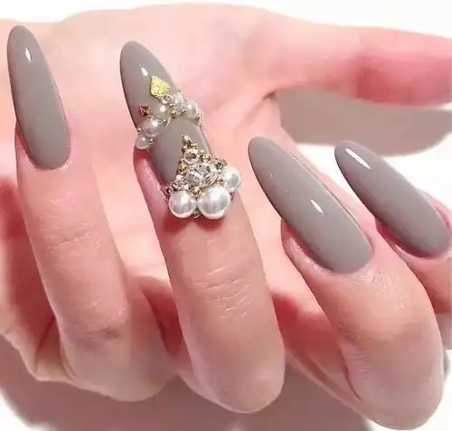 秋季穿搭与美甲,吸睛又时髦,教你凹出高级感