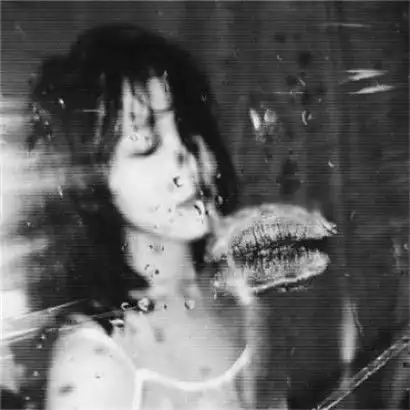 女生黑白头像伤感高清,愿你始终不疑真心