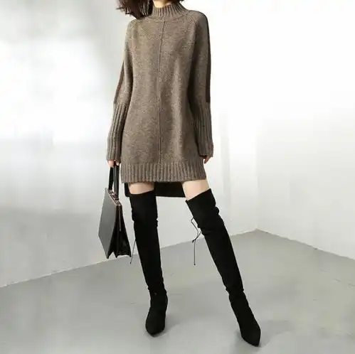 阔腿裤扔了吧,现流行慵懒风毛衣加高筒靴,显瘦保暖,比皮草洋气