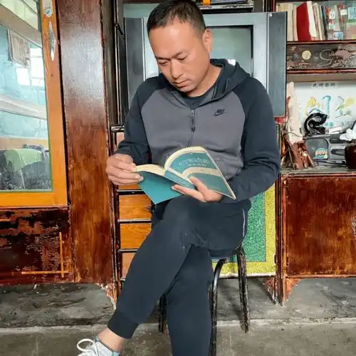 用好莱坞的技术,拍最土农村生活抖音红人张同学,60天暴涨1000万粉,连人民网都点赞网友这技术称没有团队我不信视频剪辑手法