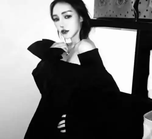 微信头像女黑白