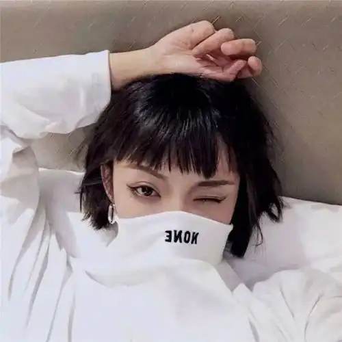 谁说卷发和直发显老脸大的女生这样选发型美10倍