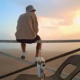 男生背影图片夕阳下伤感孤独我浑身骄傲无视所有嘲笑