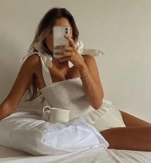 蝴蝶结元素上头,复古清冷甜美性感,时尚圈中的美女谁不爱