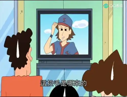 蜡笔小新爸爸和小新嘲笑妈妈打棒球都是三振,结果妈妈铁拳就上来了