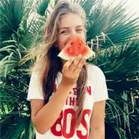 简单好看的欧美女生头像,复古系意境中的女子