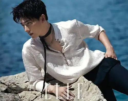 200527杨洋elle大片回顾海边的湿发少年散发禁欲诱惑气息