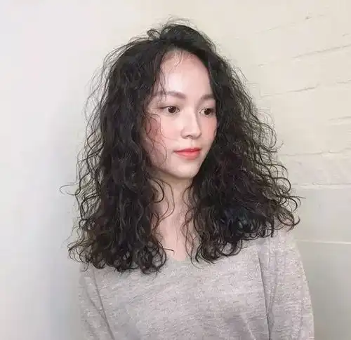 新晋瘦脸卷发,适合所有脸型