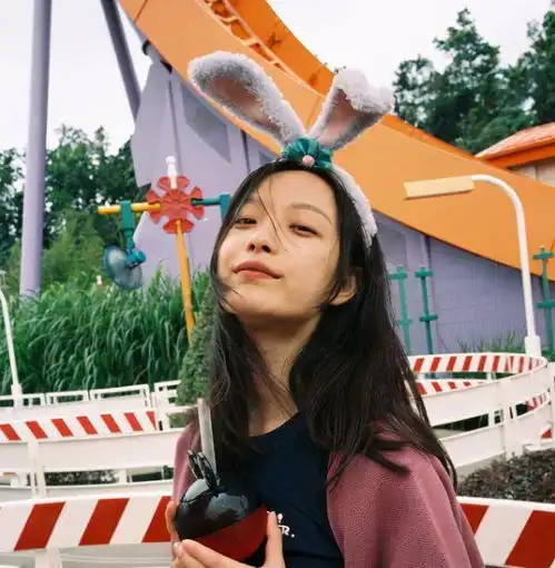 猫系长相的女生,脸上多半有这4个相似特征,很容易分辨出来