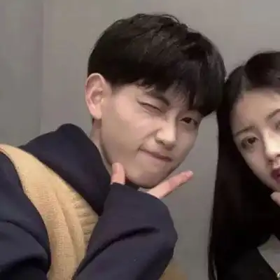 搞怪情侣头像一左一右可爱搞怪情侣头像一张两个人图片