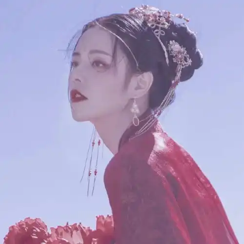 风格混搭一眼惊鸿的女生头像