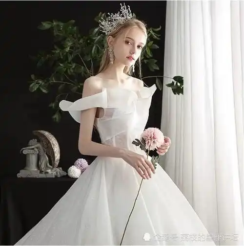 男生看婚纱头像