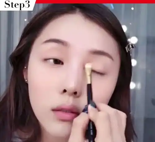 吴宣仪的猫系笑眼妆,让整个夏天都是甜味的