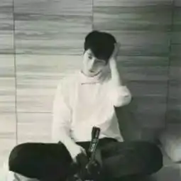 求大神给高清头像,男生颜色要冷系的.女生头像要暖系的