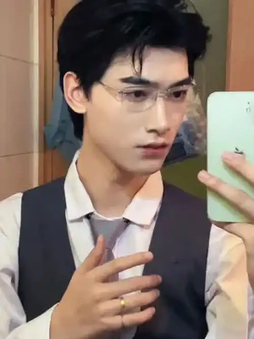 有几分像他是我的福气霸道总裁禁欲系变装188男团