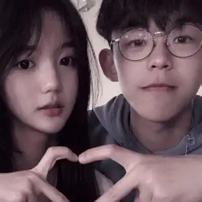 情侣头像给你小心心