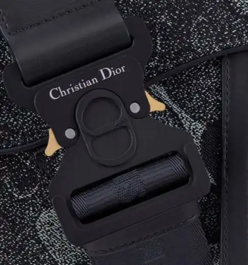 迪奥男士马鞍包打造非凡匠心之作