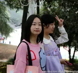 实拍武大樱花谢了,但美女充满校园