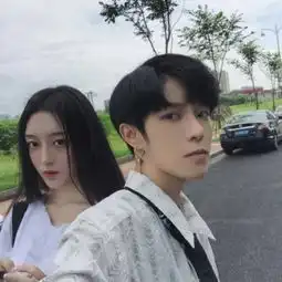 你只记得我坚强.却忘了我是个女qq情侣头像我要个性网