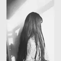 头像女生背影黑白长发唯美黑长发背影图片头像女生