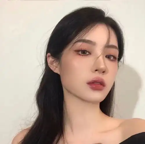 优质女头在世俗里清醒,在理想里荒唐