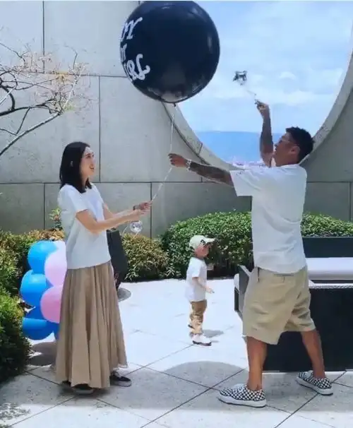 余文乐宣布二胎性别将迎小公主儿女双全