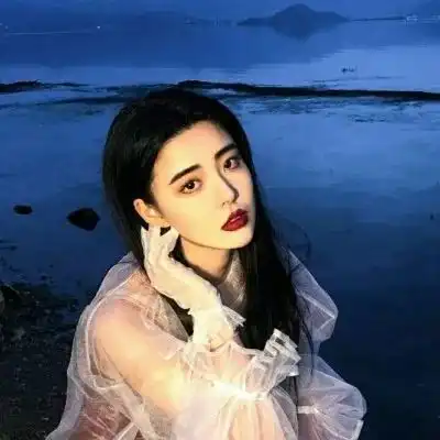 女头蓝色系真人