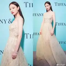 倪妮angelababy的这款眼线大概就是你年终派对妆容要求