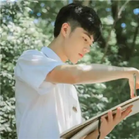 简约干净男生头像,简约的样子更是显得帅气