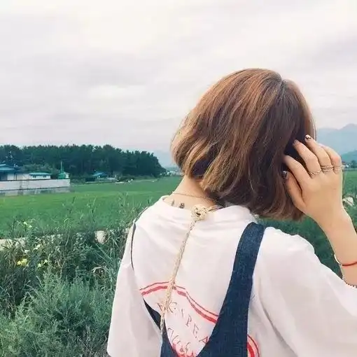 卡通头像图片女生背影短