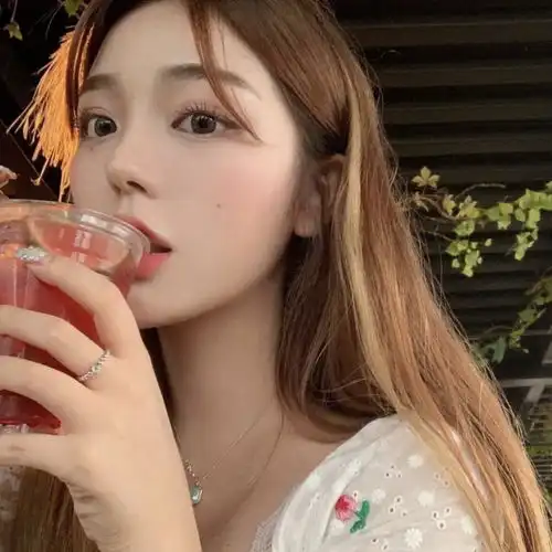 ins招桃花女生头像