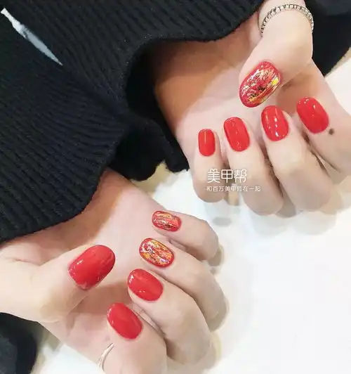 过年做韩系红色美甲,很潮
