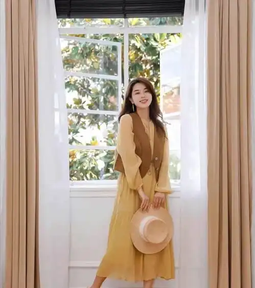 宽松连衣裙怎么穿好看显高档