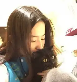 她有不食人间烟火的美