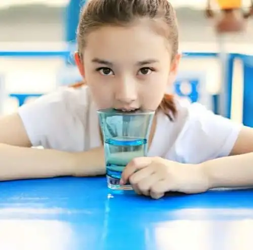 当年的小哪吒长大了变身萌系少女玩卸妆不惧素颜