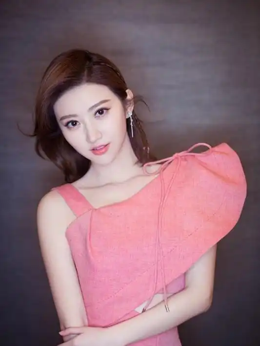 有种惊艳叫景甜的生图,看到她的全身照后,身高确定有167