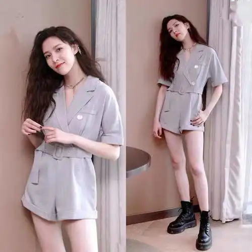 喜欢酷帅穿搭的女生必看系列,今年流行的高级灰,禁欲又高级