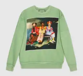 黄圣依终于带儿子去迪士尼了还拿了9千多的手机壳