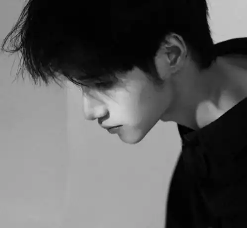 黑白男头真人是你,只能是你