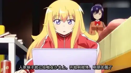乱到吓死人的房间,趴在床上玩手机,真实女生的生活汉化日记