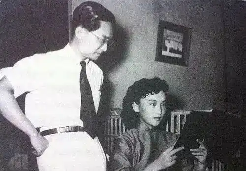 金庸少年丧母丧父,中年丧子,老年被谩骂,一生经历三段婚姻杜老志