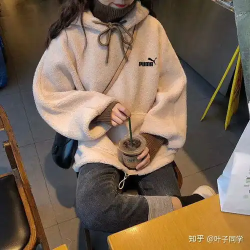 小姐姐们,几百块可以买到真的羊羔毛外套嘛,有推荐嘛