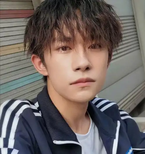 易烊千玺头像,我只想沉醉在你的梨涡里