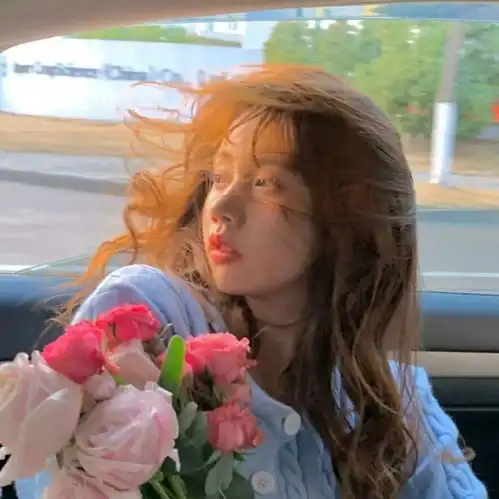 有没有很小众,不烂大街的女生头像有